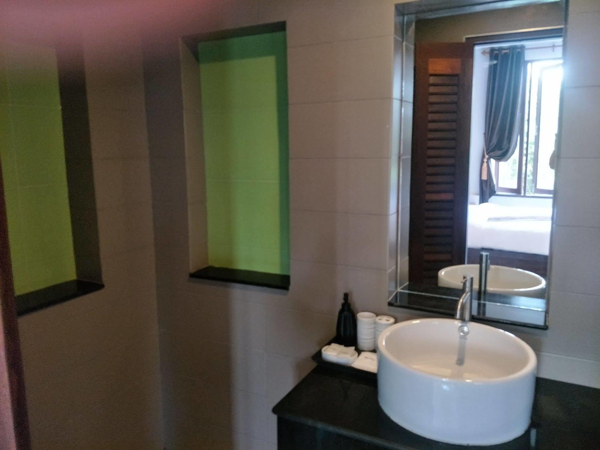Lanta Intanin Resort - Sha Extra Plus Ko Lanta Exterior foto