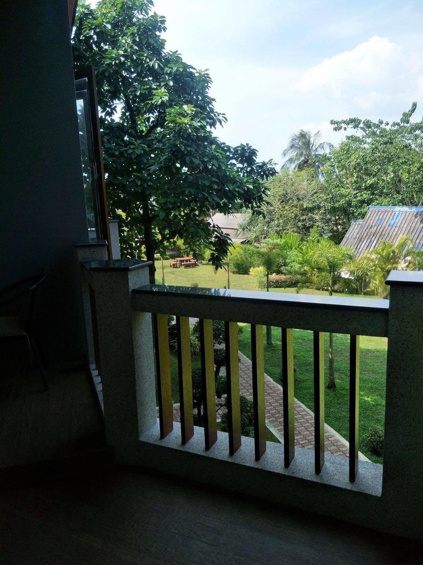 Lanta Intanin Resort - Sha Extra Plus Ko Lanta Exterior foto