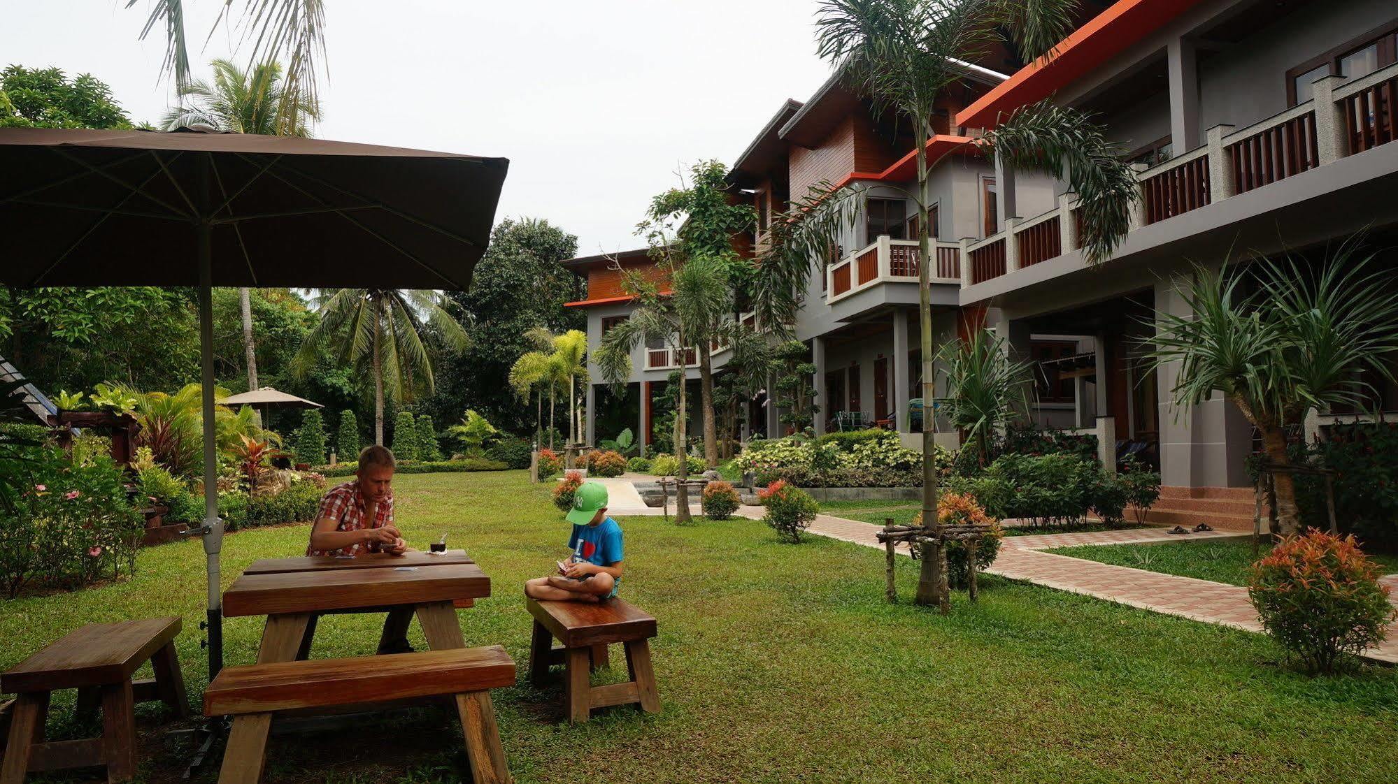 Lanta Intanin Resort - Sha Extra Plus Ko Lanta Exterior foto